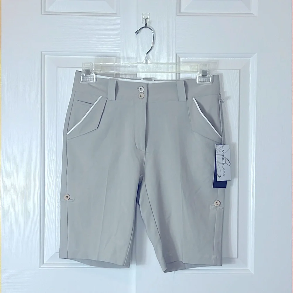 Maggie Lane Golf Shorts, size 2, Tan, 21 1/2 inch top to bottom
